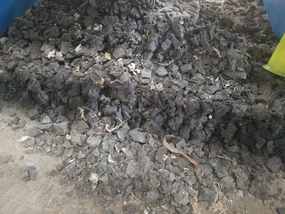 辽宁客户购买朝辉机械的轮胎撕碎机现场